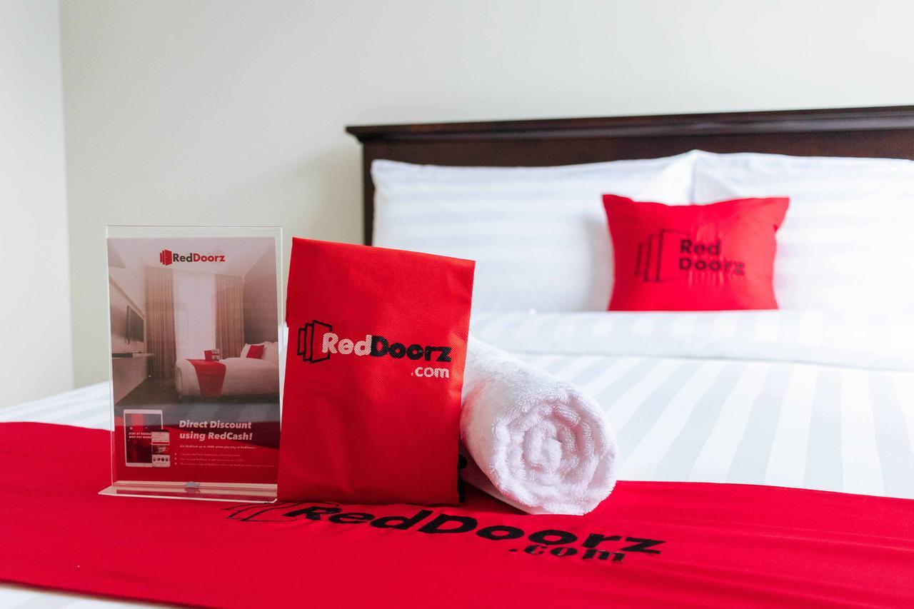 RedDoorz Plus near Capitol Commons Pasig City Esterno foto