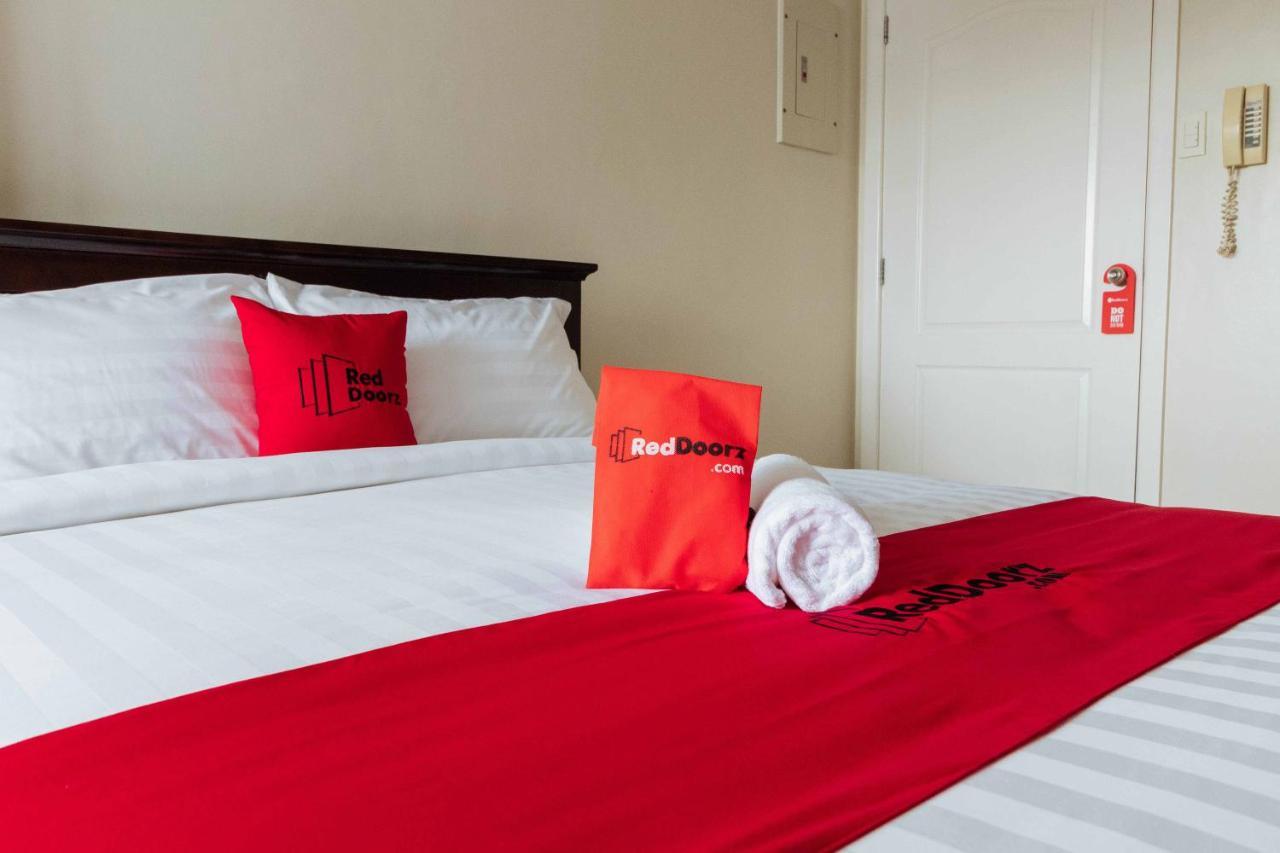 RedDoorz Plus near Capitol Commons Pasig City Esterno foto