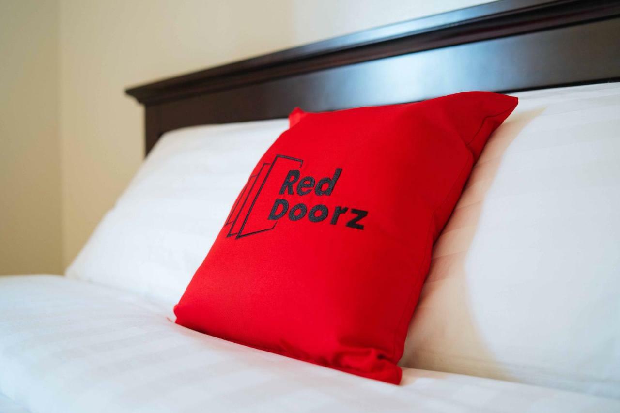 RedDoorz Plus near Capitol Commons Pasig City Esterno foto